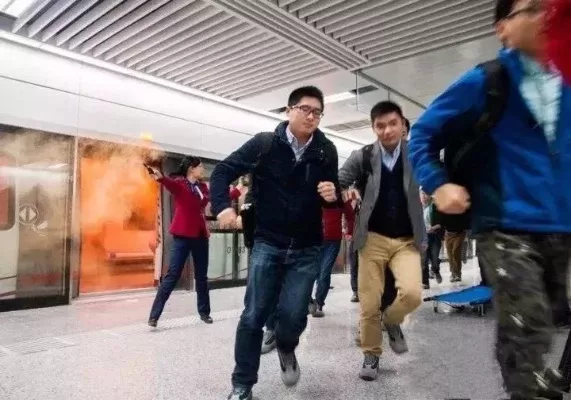 地铁逃生编程:代码优化地铁紧急疏散